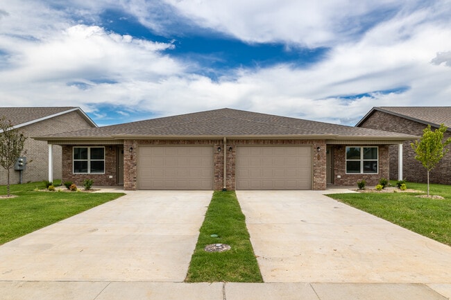 Mason Valley Townhomes in Bentonville, AR - Foto de edificio - Building Photo