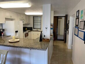 521 Hahaione St, Unit 2-13D in Honolulu, HI - Building Photo - Building Photo