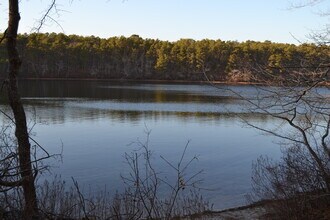 301 W Yarmouth Rd, Unit A in West Yarmouth, MA - Foto de edificio - Building Photo