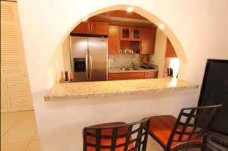 1725 James Ave, Unit 24 in Miami Beach, FL - Foto de edificio - Building Photo