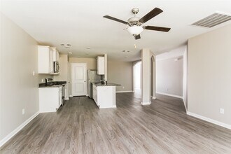 23055 Bellini Dr in Magnolia, TX - Foto de edificio - Building Photo