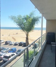 723 Palisades Beach Rd, Unit 211 in Santa Monica, CA - Foto de edificio - Building Photo