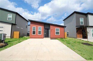 840 Illinois Ave in Centerton, AR - Building Photo
