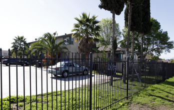 Kelly Street Apartments in San Diego, CA - Foto de edificio - Building Photo