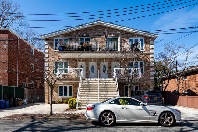 2752 E 27th St in Brooklyn, NY - Foto de edificio - Building Photo