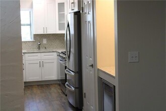 211 Goshen Ln in Woodstock, GA - Foto de edificio - Building Photo