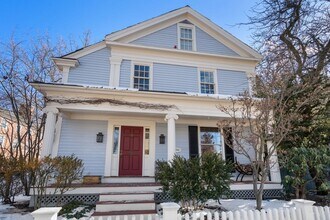 12 Ash St, Unit 12 in Cambridge, MA - Building Photo - Building Photo