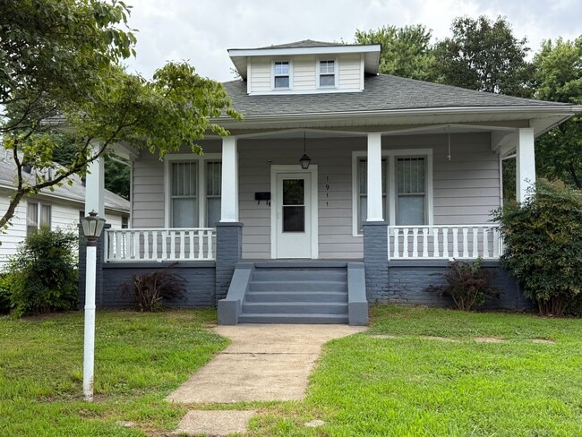 1911 Jackson St