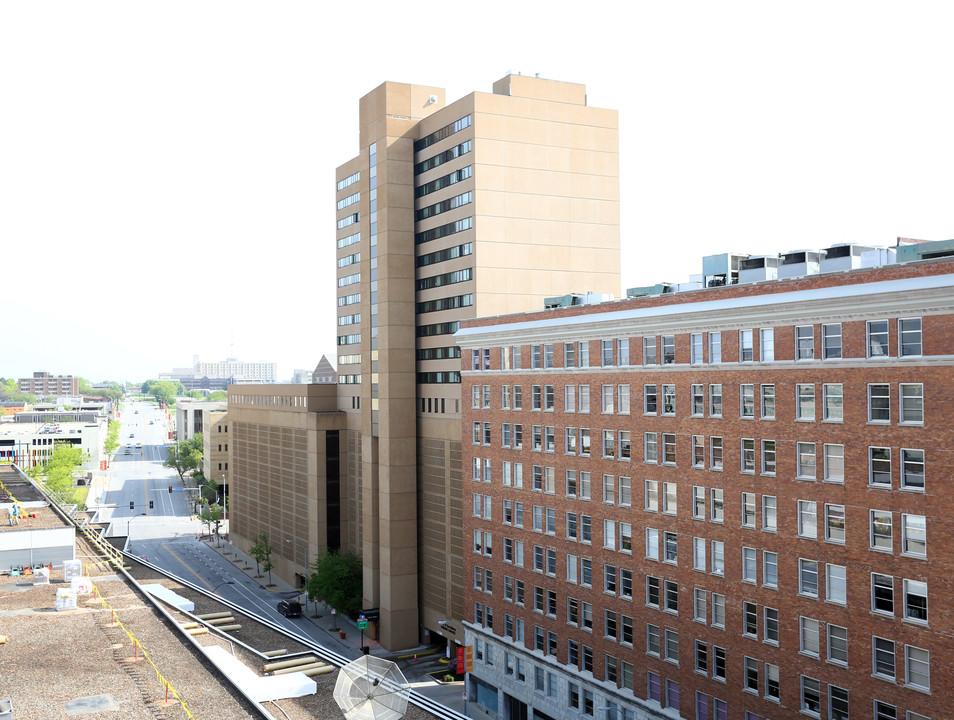 Ligutti Tower in Des Moines, IA - Foto de edificio