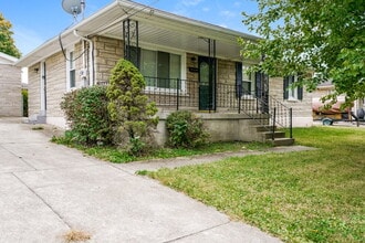 5811 Dell Rose Dr in Louisville, KY - Building Photo - Building Photo