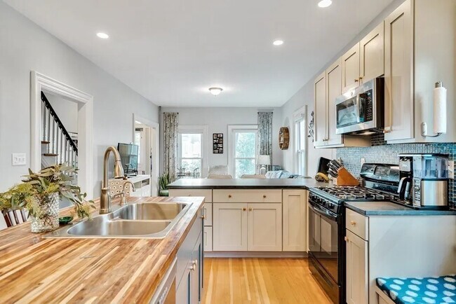 1 Riverside Pl in Cambridge, MA - Building Photo - Building Photo