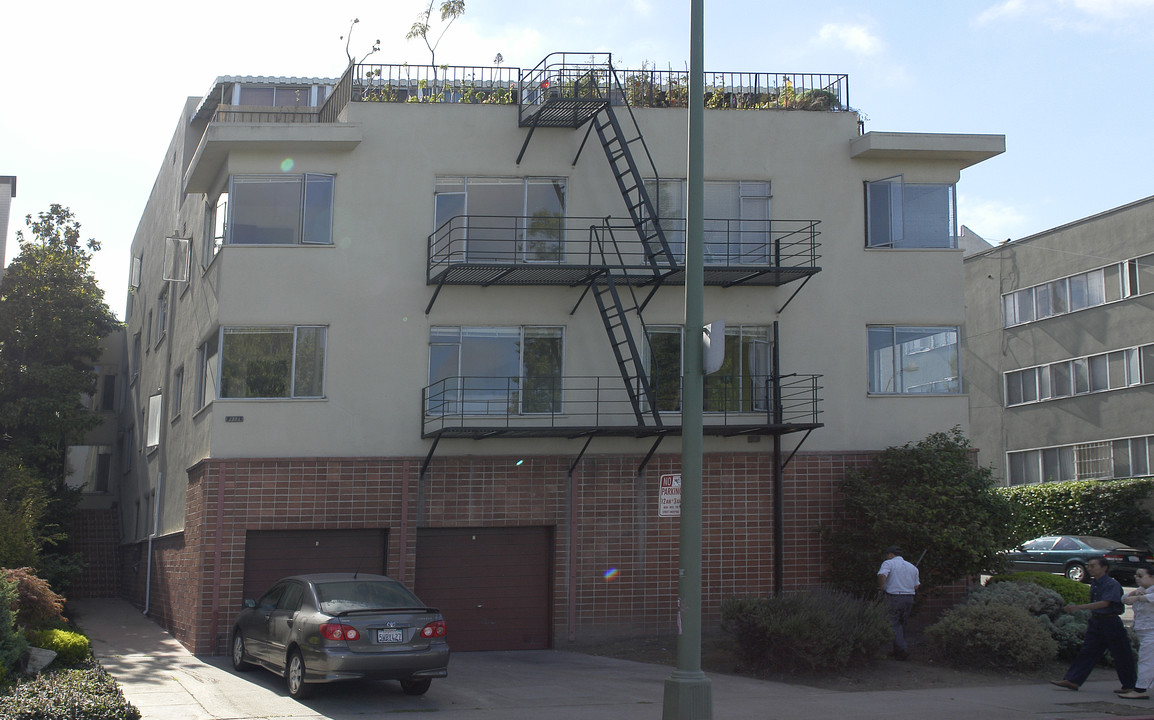 2204 Lakeshore Ave in Oakland, CA - Foto de edificio