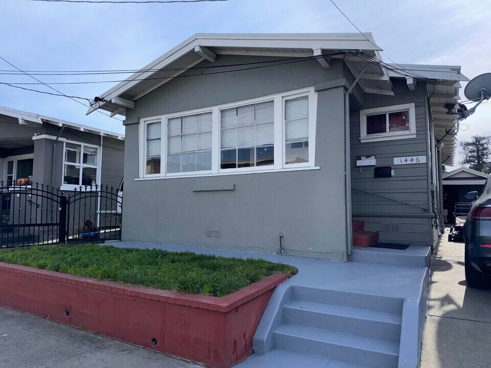1446 Mitchell St in Oakland, CA - Building Photo