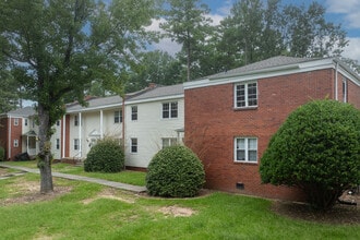 Poplar West Apartments in Durham, NC - Foto de edificio - Building Photo