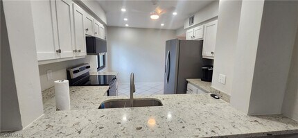 228 Fox Glen Dr in Naples, FL - Building Photo - Building Photo