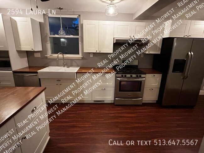 2594 Laura Ln in Cincinnati, OH - Building Photo - Building Photo