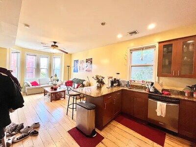 731 Parker St, Unit 2 in Boston, MA - Foto de edificio