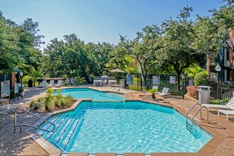 Foxwood in Austin, TX - Foto de edificio - Building Photo