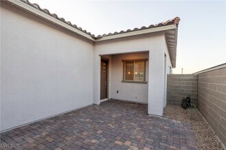 11658 Hatchling Ave in Las Vegas, NV - Building Photo - Building Photo