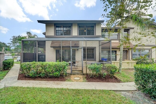 1960 Bayberry Dr in Pembroke Pines, FL - Building Photo - Building Photo