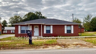 215 Damascus Rd in Enterprise, AL - Building Photo