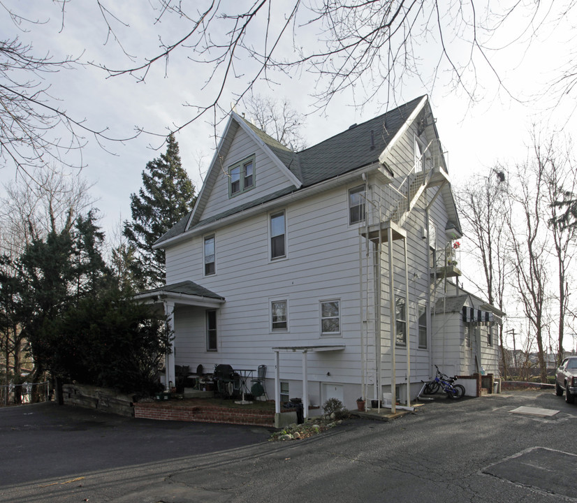 87 Laurel Rd in East Northport, NY - Building Photo