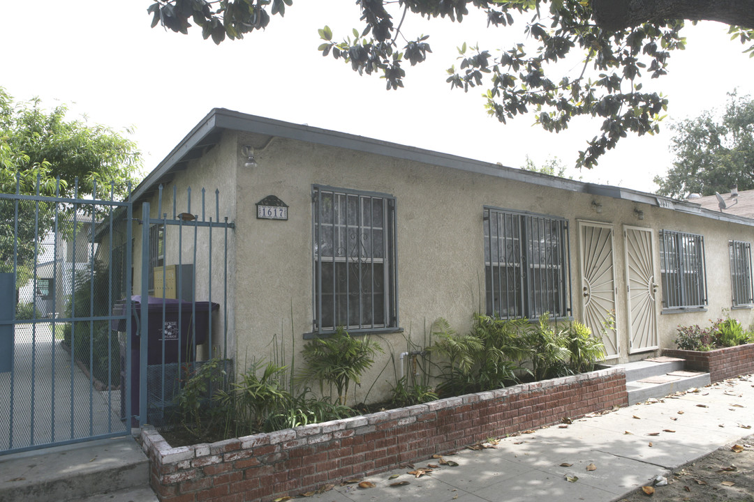 1617 W Summit St in Long Beach, CA - Building Photo