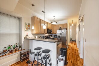 1935 N Wood St, Unit 2 in Chicago, IL - Building Photo - Building Photo