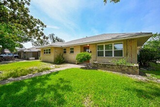 5233 W 43rd St in Houston, TX - Building Photo - Building Photo