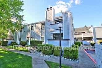 7417 Auburn Oaks Ct in Citrus Heights, CA - Building Photo - Building Photo
