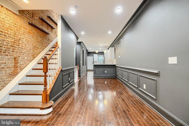 property at 118 W Fort Ave