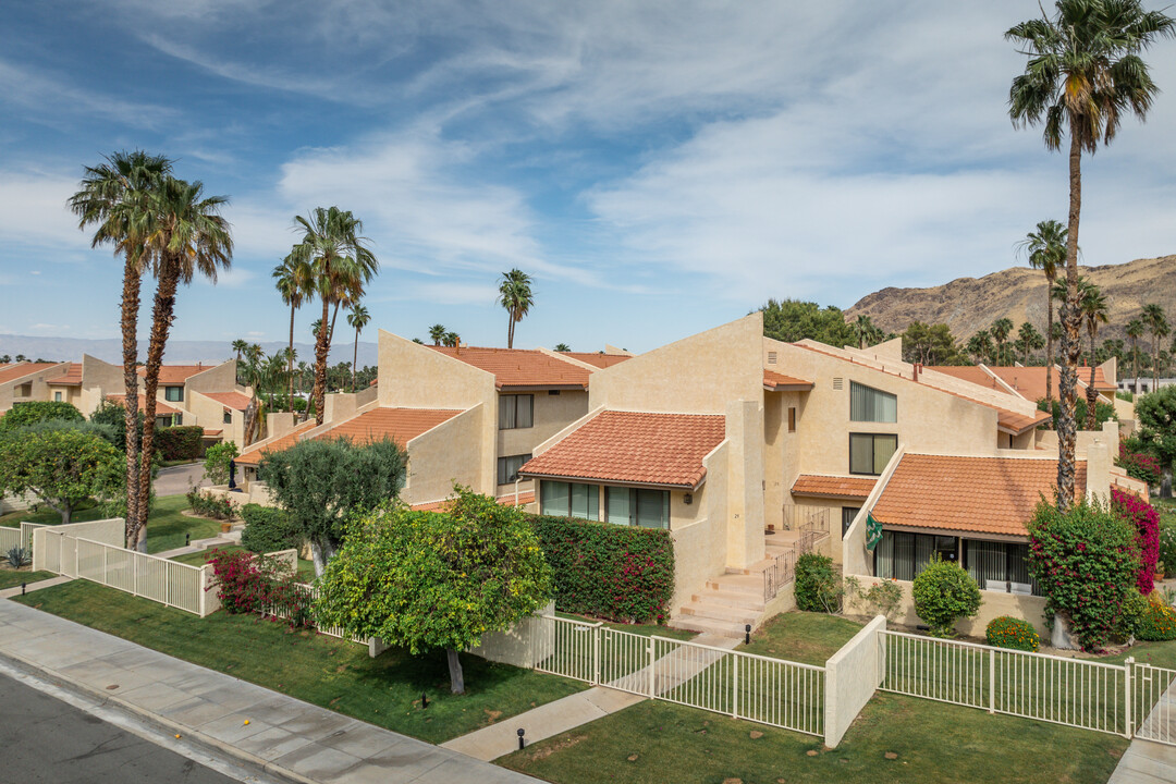 Canyon Canyon in Palm Springs, CA - Foto de edificio