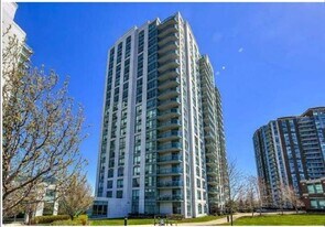 4900 Glen Erin Dr in Mississauga, ON - Building Photo