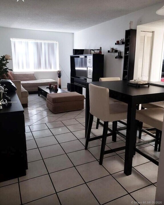 6051 SW 41st St-Unit -103 in Davie, FL - Foto de edificio