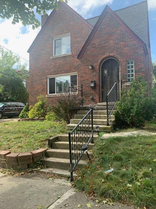 13 Mohawk Rd in Pontiac, MI - Building Photo