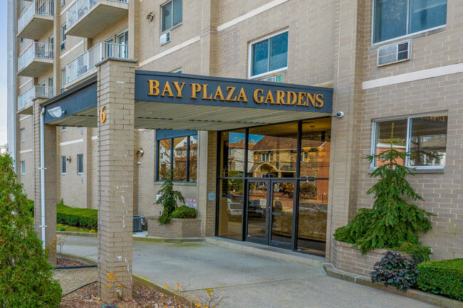 Bay Plaza Gardens in Staten Island, NY - Building Photo - Building Photo