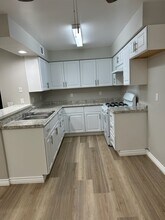 14731 Erwin St, Unit 6 in Los Angeles, CA - Building Photo - Building Photo