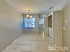 605 Missionwoode Dr in Seffner, FL - Building Photo - Building Photo