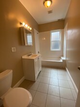 7837 S Essex Ave in Chicago, IL - Building Photo - Building Photo
