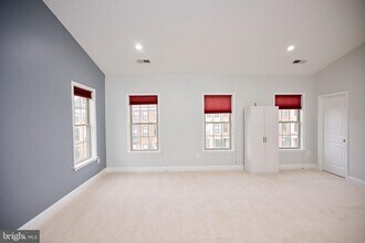 22559 Windsor Locks Square in Ashburn, VA - Building Photo - Building Photo