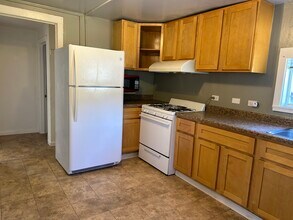 1557 D St, Unit Apartment in Hayward, CA - Building Photo - Building Photo