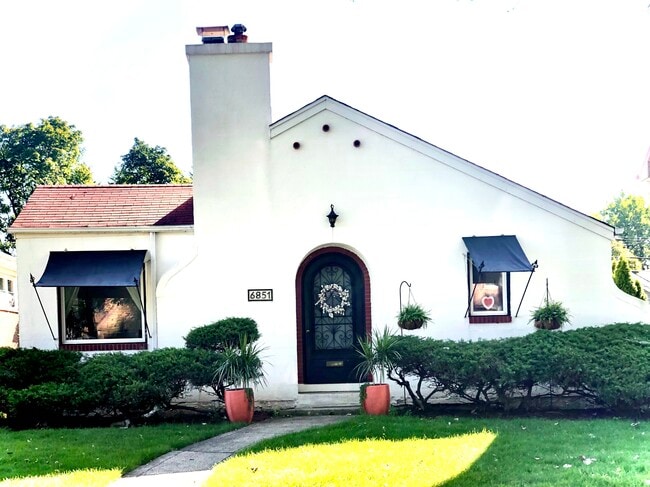 property at 6851 N Tripp Ave