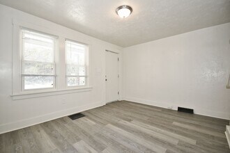 1545 E Swissvale Ave, Unit 1553 in Pittsburgh, PA - Building Photo - Building Photo