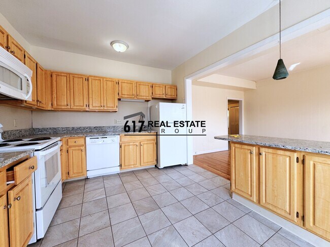 1131 Commonwealth Ave, Unit 7 in Boston, MA - Building Photo - Building Photo