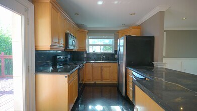 7 Waterbury Dr in Toronto, ON - Building Photo - Building Photo