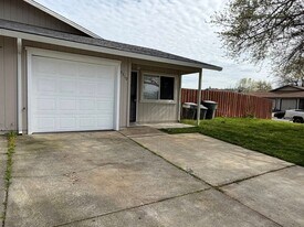 5310 Wallaby Way in North Highlands, CA - Building Photo