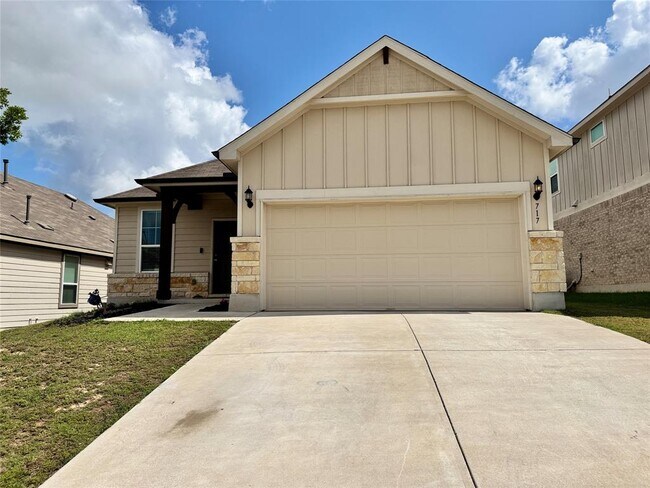 717 Bayberry Cir in Mustang Ridge, TX - Building Photo - Building Photo