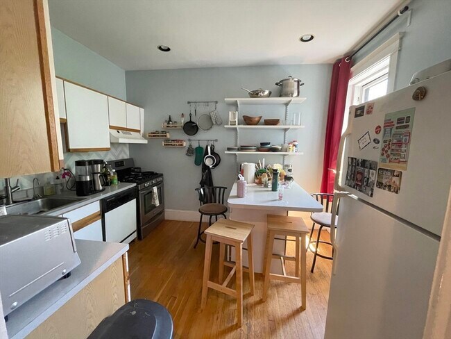 47 Mason Ter, Unit 5 in Brookline, MA - Building Photo - Building Photo