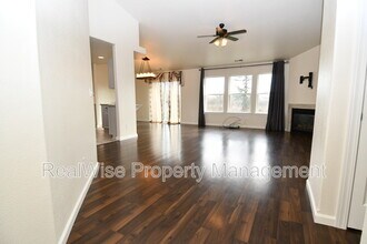 322 Ashwood St in Sutherlin, OR - Building Photo - Building Photo