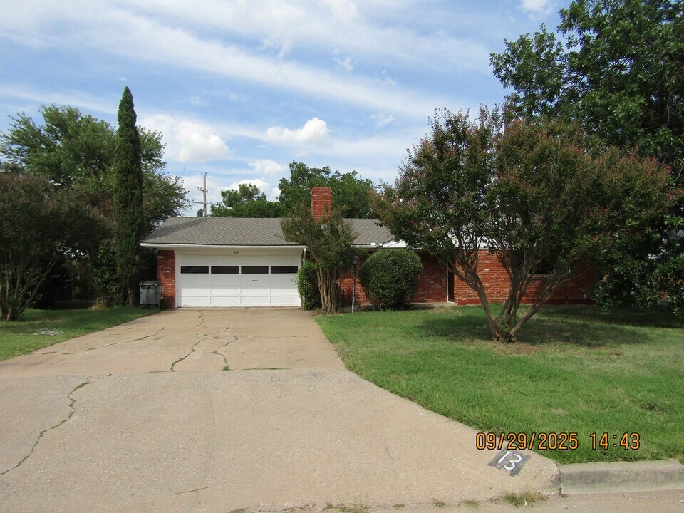13 SW 51st St in Lawton, OK - Building Photo